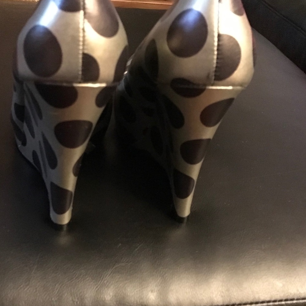 POUR LA VICTOIRE LEATHER POLKA DOT PLATFORM HEELS - Picture 4 of 12
